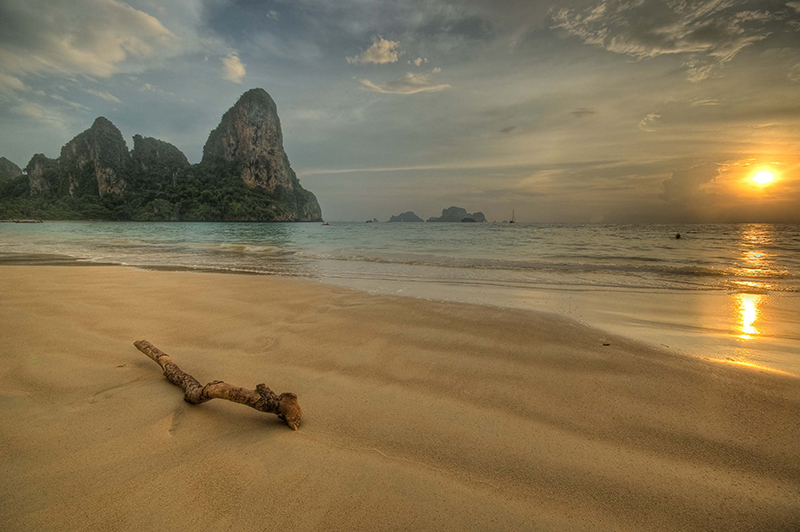 Tonsai Beach